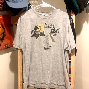Vintage Nike t-shirt - size large.